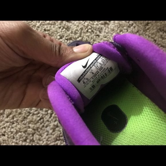 Nike - Picture 2 of 4